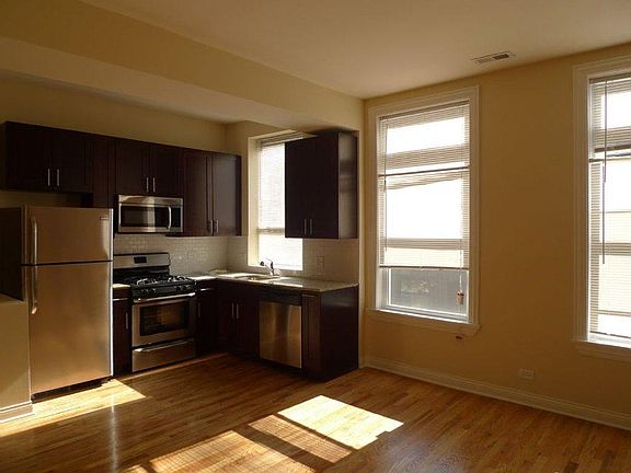 3rd image of 1316 N Wood St #A