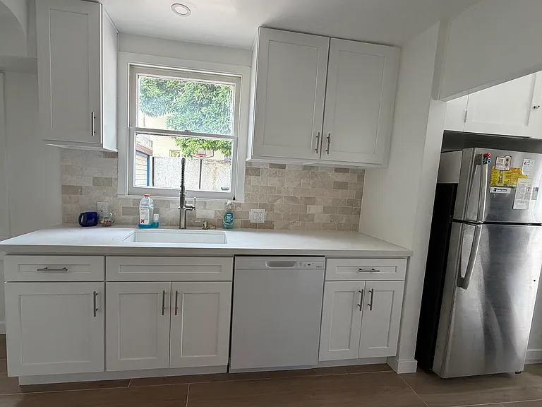 573 S Berkeley Ave — Photo 9