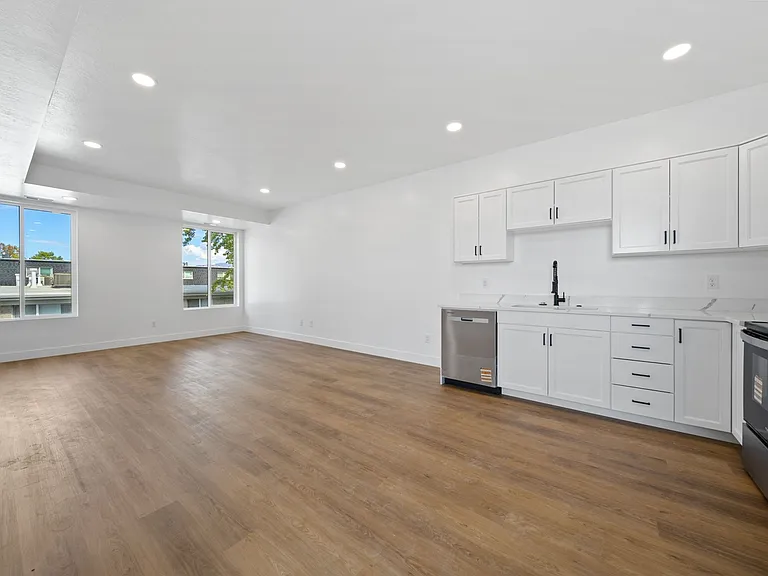 4429 S Fairbourne Ave #102 — Photo 6