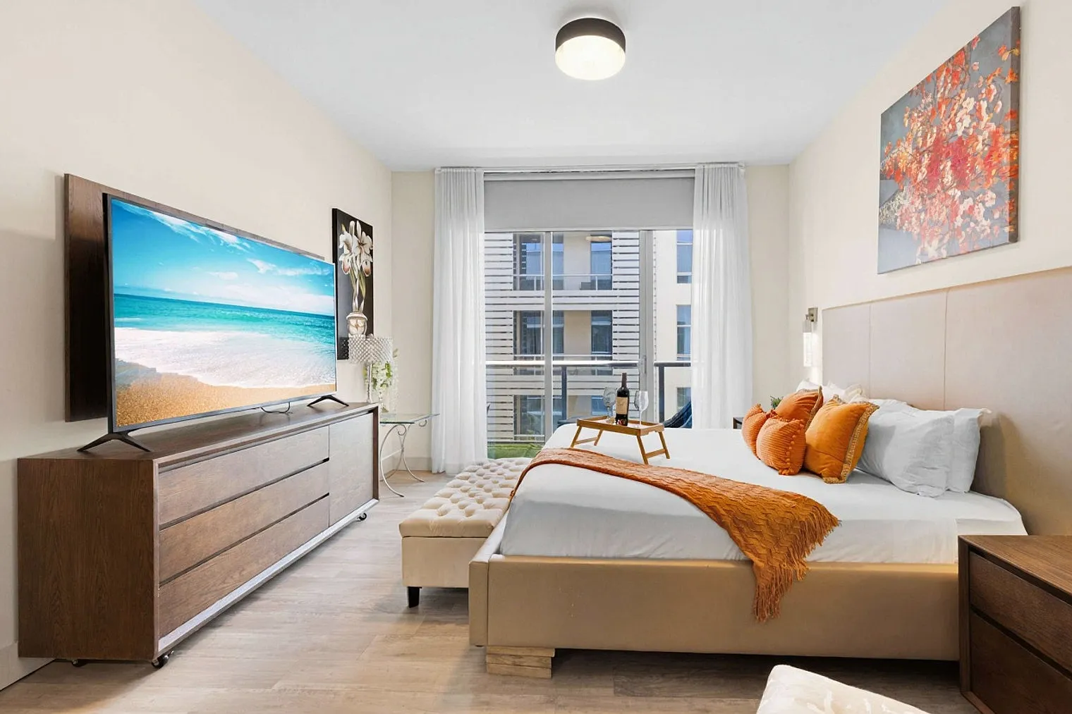 1 bed, 1.0 bath, 742 sqft, $2,978 — Photo 2