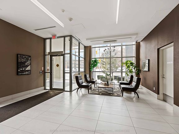 4th image of 275 Yorkland Rd #306