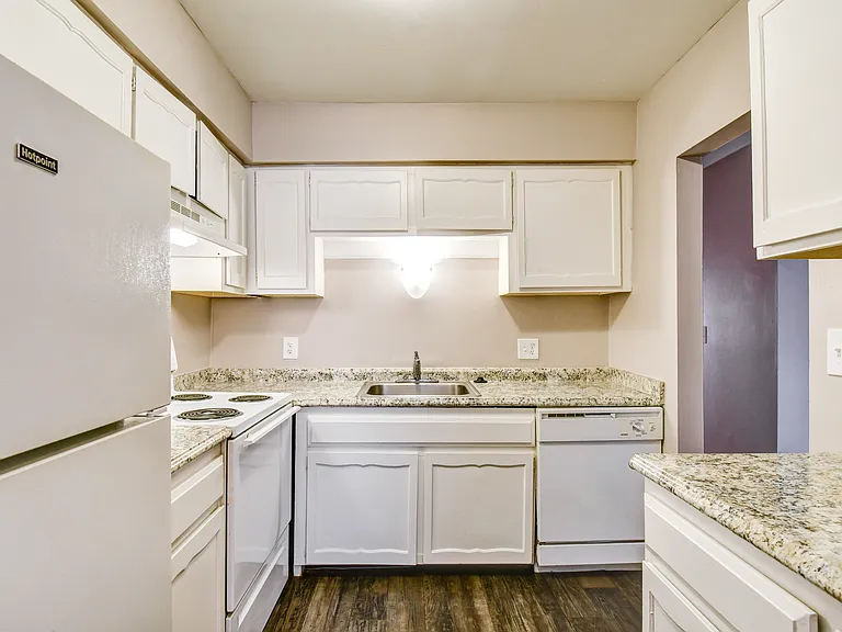 Fox Hunt Apartments — Photo 19
