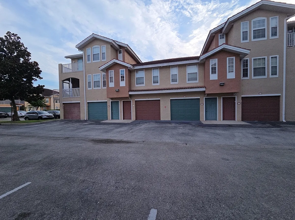 2 bed, 1219 sqft, $2,000 — Photo 3