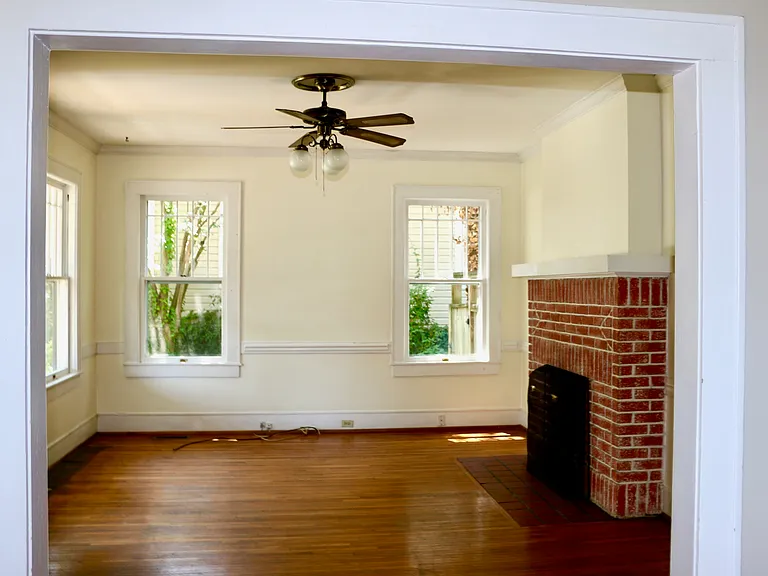 115 Robinson St — Photo 8