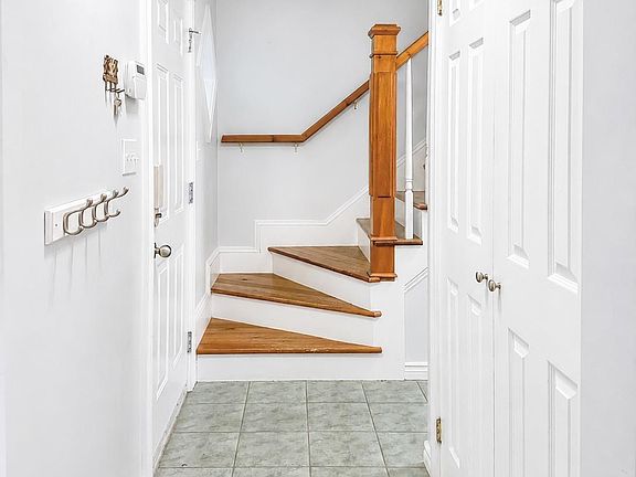3rd image of 89 Terra Nova Dr