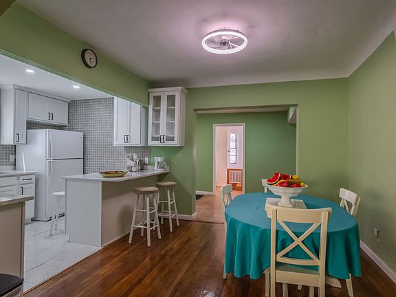 3rd image of 3715 Sacramento Ave