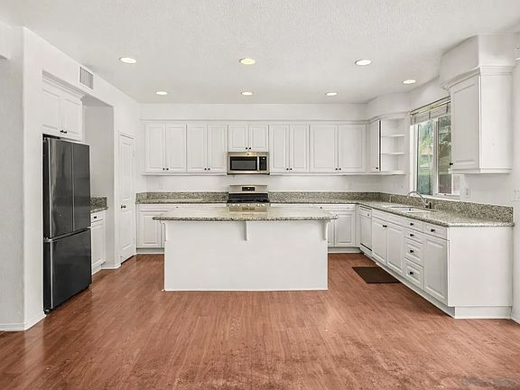 2nd image of 28922 Newport Rd