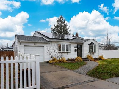 102 W Belle Terre Avenue, Lindenhurst, NY, 11757