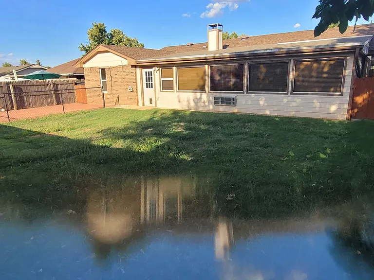 1004 Oakwood Dr — Photo 6