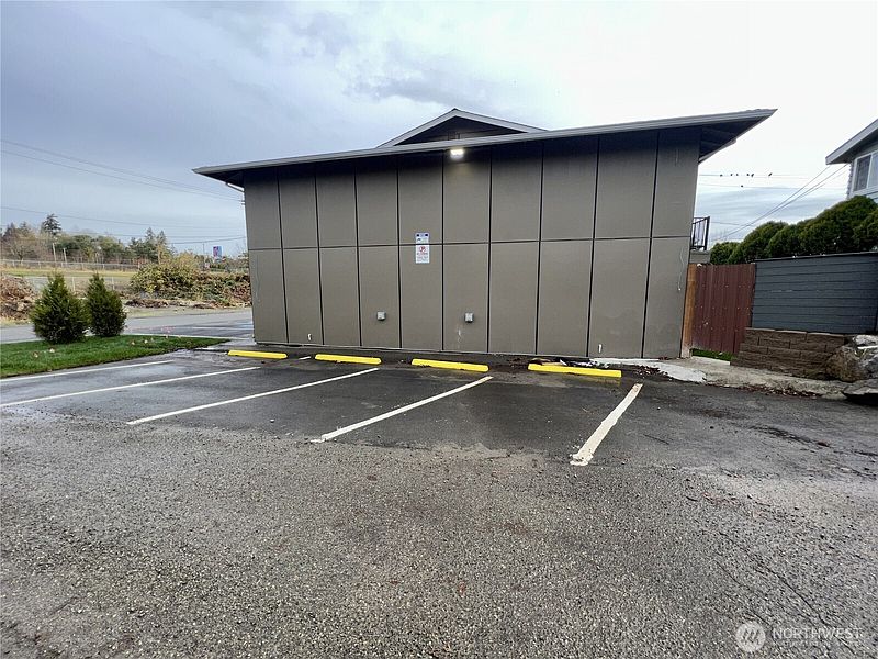 3rd image of 4617 S 189th Street