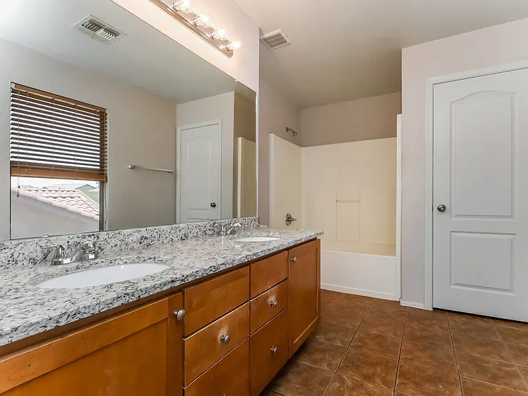 526 E Milada Dr — Photo 10