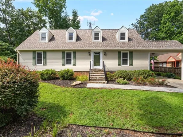 2301 Cottage Pl, Greensboro, NC 27455