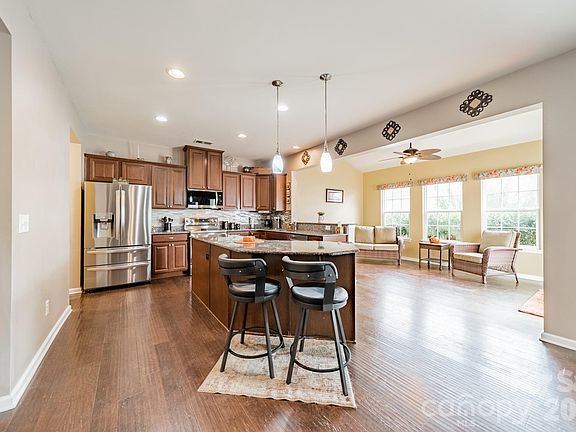 4th image of 3556 Catherine Creek Pl