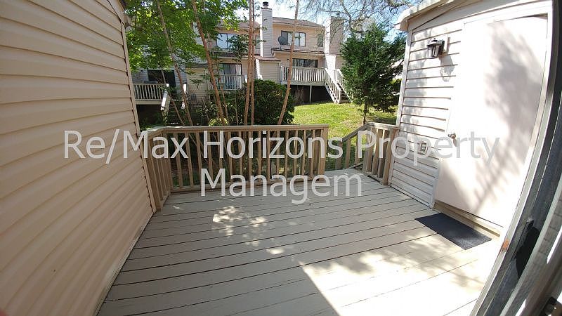 1st image of 913 Brookside Ct