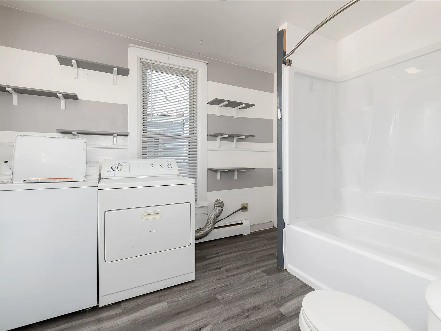Colorado Blvd, 735, Upper Unit - Upper. — Photo 4