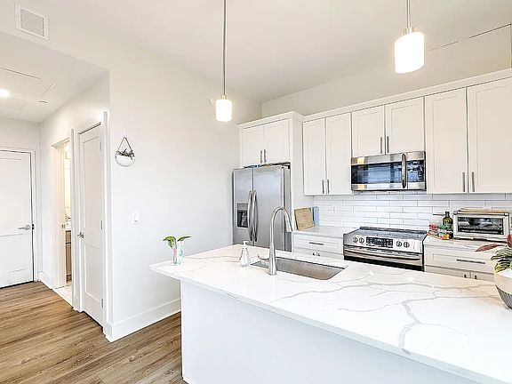 5th image of 468 W Fountain St #Ead32fed8