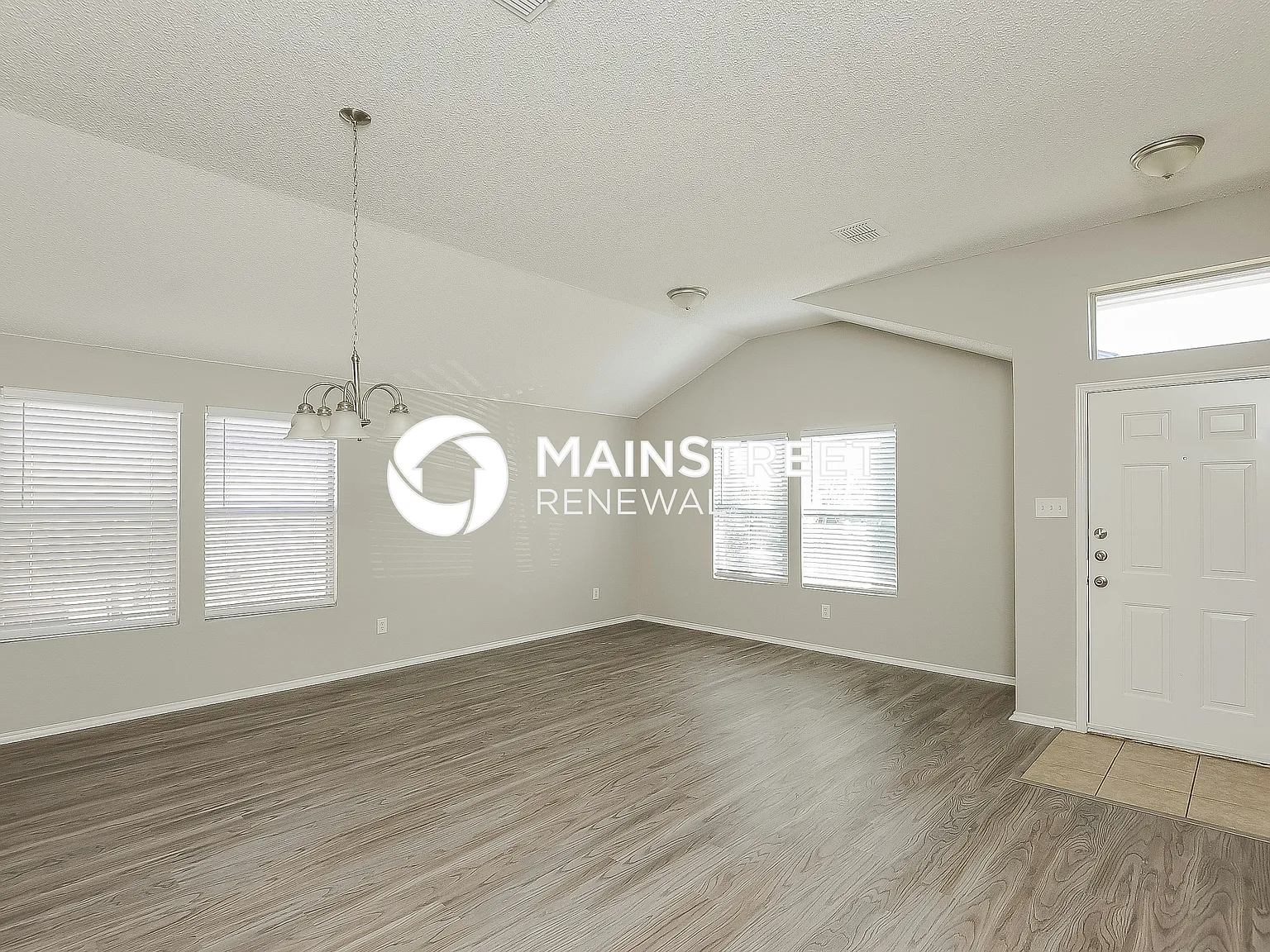 705 Langford Dr — Photo 2