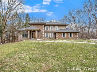 2167 Hunters Run Dr NE, Ada, MI 49301