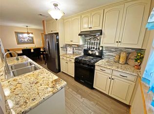 608 W Mimosa St, Angleton, TX 77515