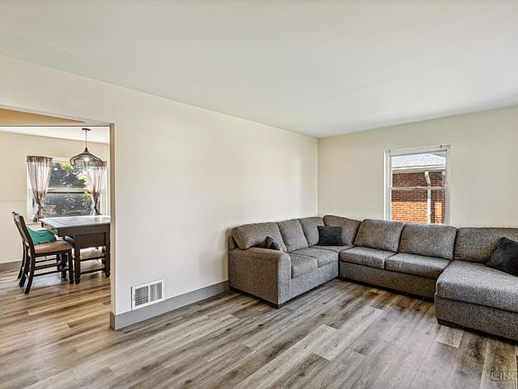 4th image of 5489 Childs Ave