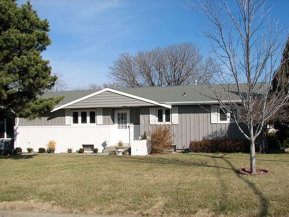 1st image of 2300 3rd Ave