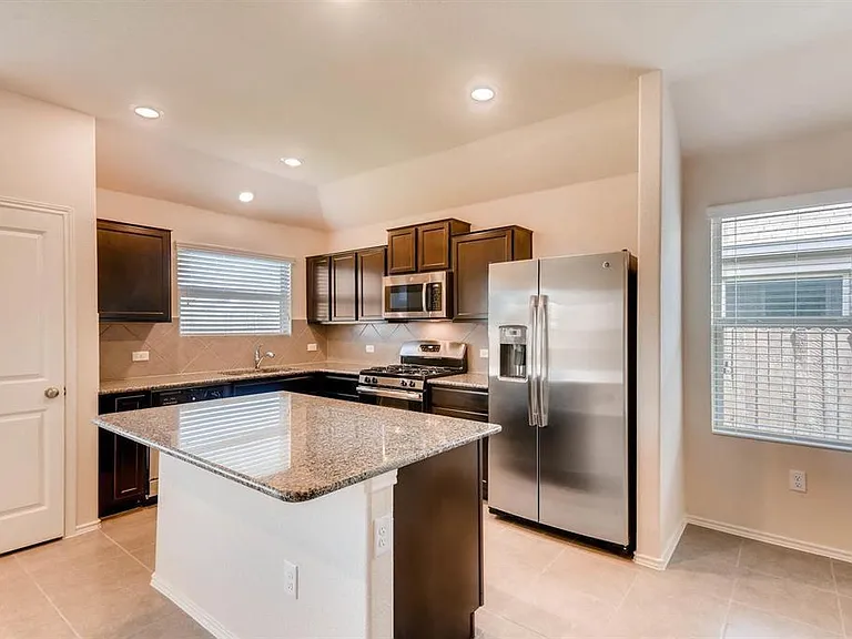121 Andesite Trl — Photo 3