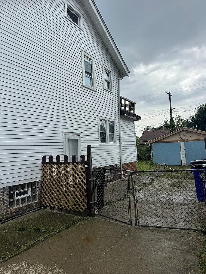3 bed, 1.5 bath, 1550 sqft, $1,585 — Photo 3