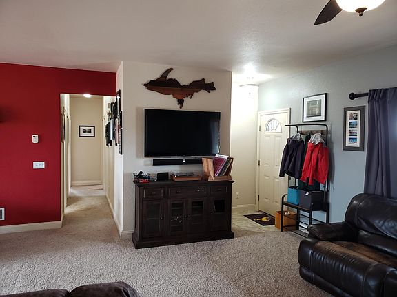 3rd image of 31 N Shoshone Trl