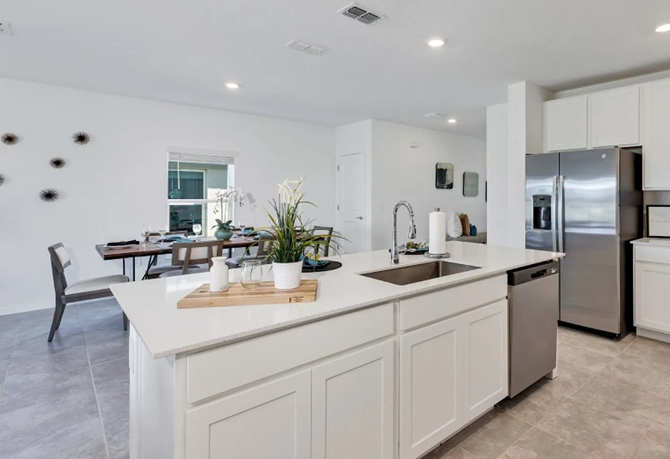 6 bed, 2580 sqft, $2,995 — Photo 3