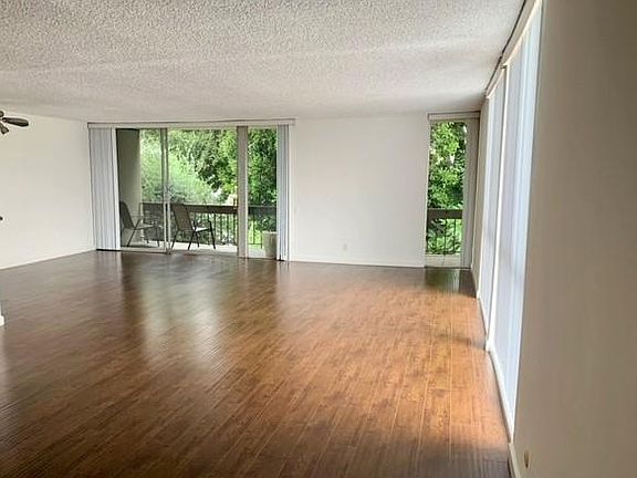 3rd image of 1054 S Bedford St #201B