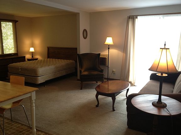 3rd image of 3052 Amesbury Dr APT 4