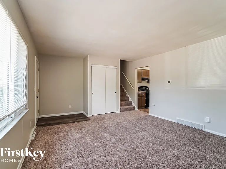 1225 Oakfield Dr N — Photo 3
