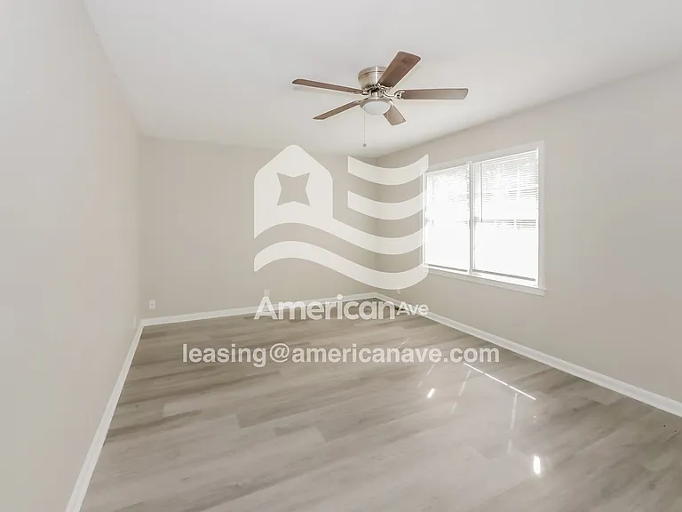 1007338_002_wm_-_living_room_12970247.jpg
