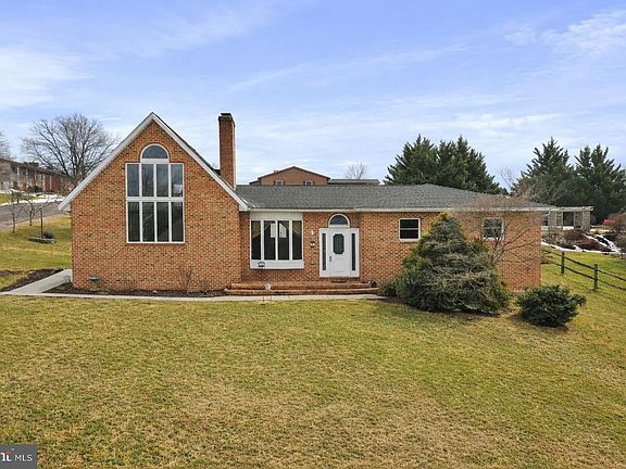 2nd image of 47 Emerald Dr