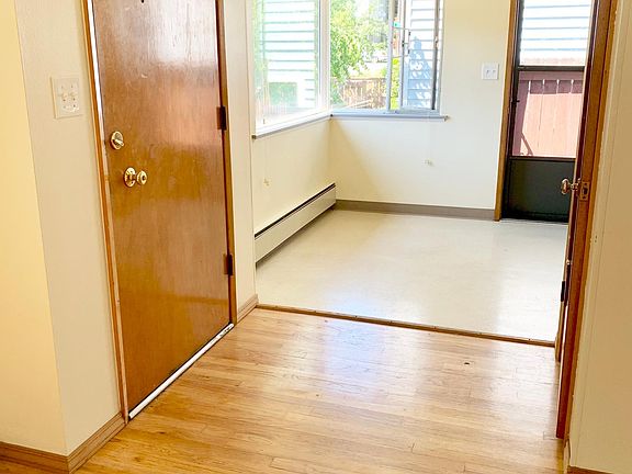 Entry & dining area with side door to deck