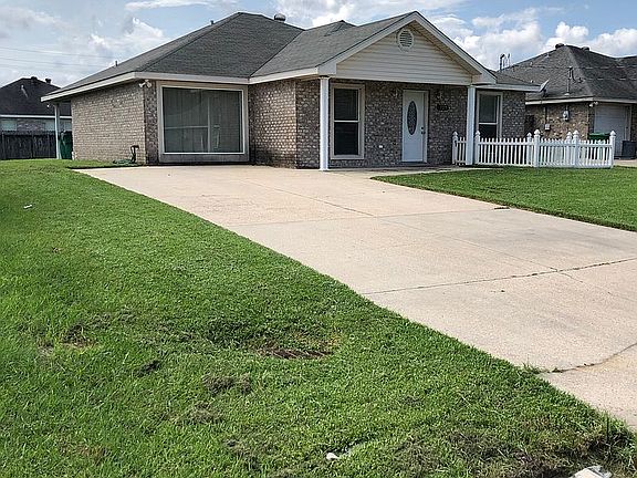 2nd image of 729 Camellia Ave