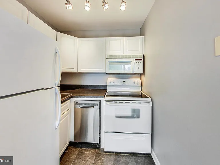 604 Longfellow St NW #303 — Photo 8