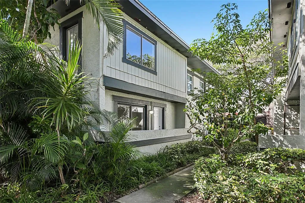 2 bed, 2.0 bath, 853 sqft, $1,900 — Photo 2