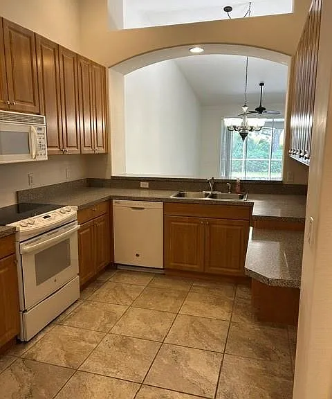 6156 Mandalay Cir #12 — Photo 3