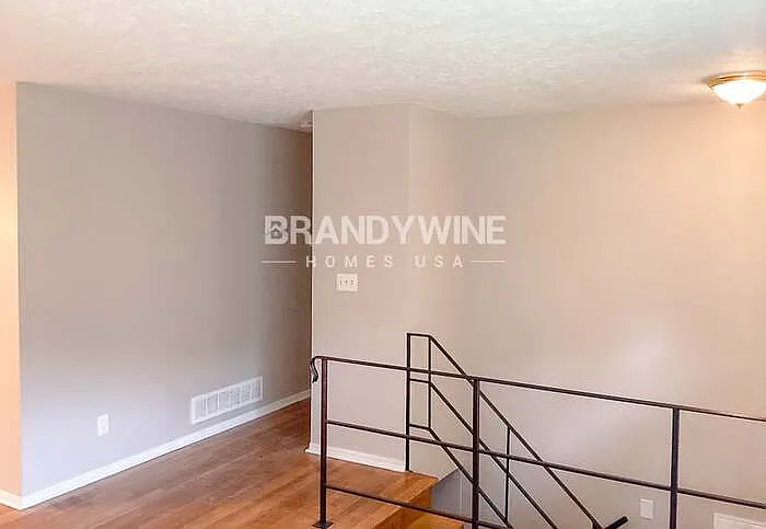 1357 Heather Cir — Photo 7