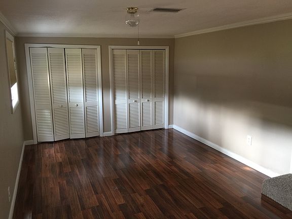 3rd image of 2403 Huron Ln