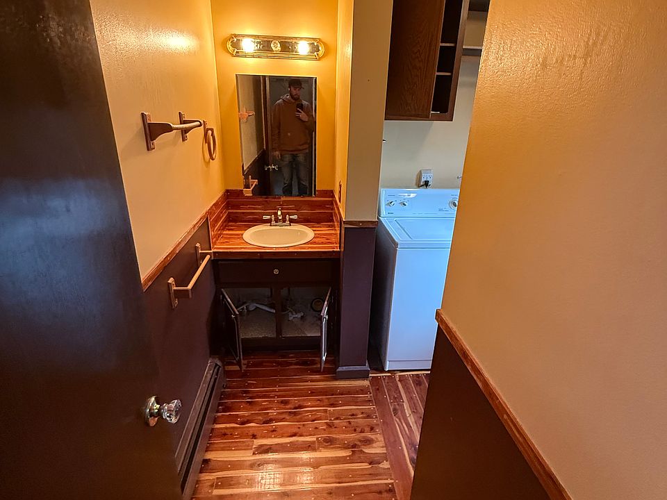 1st image of 450 Elm Ave