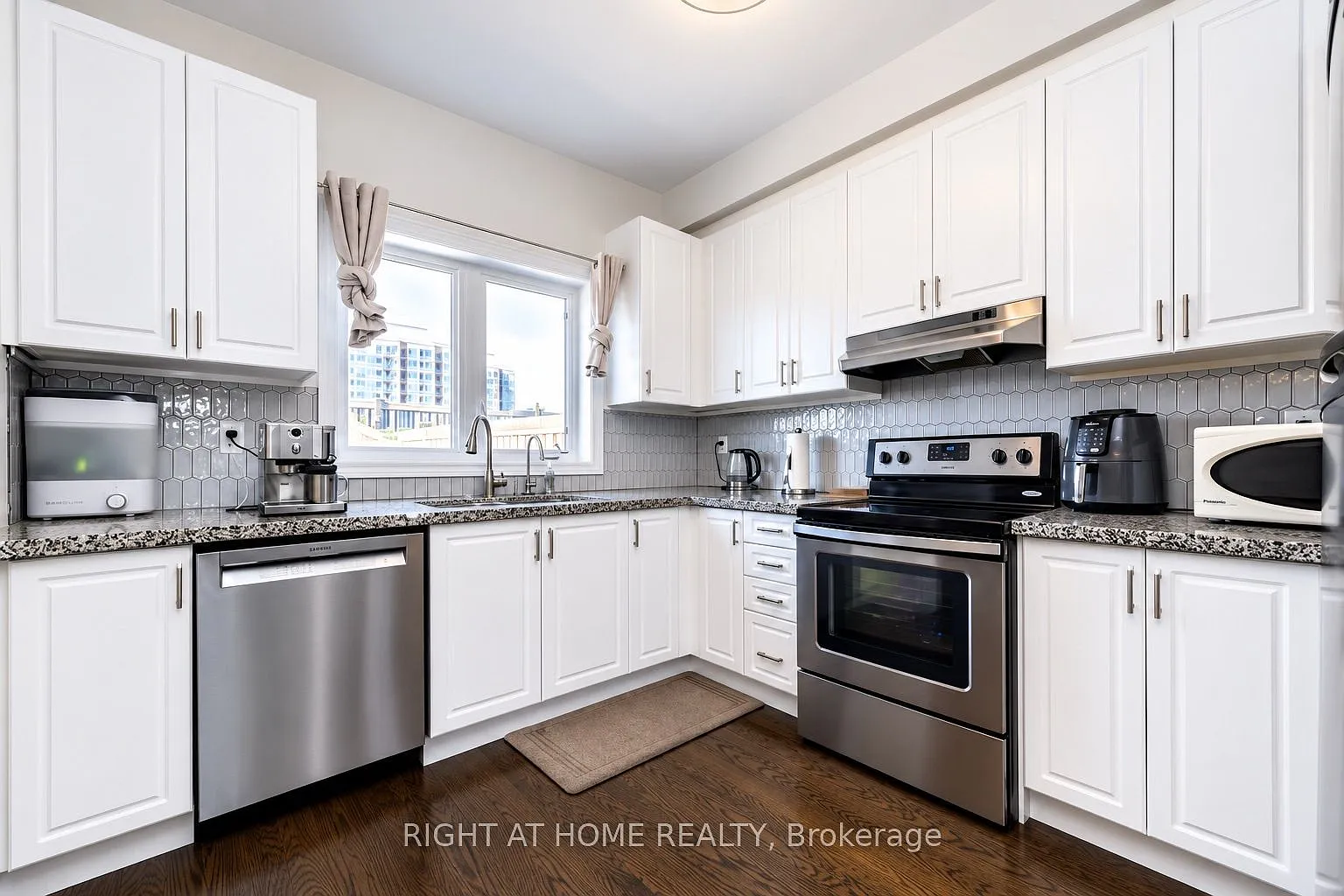 3 bed, $2,500 — Photo 4