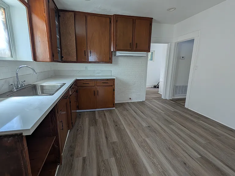 2213 S Meridian Ave — Photo 7