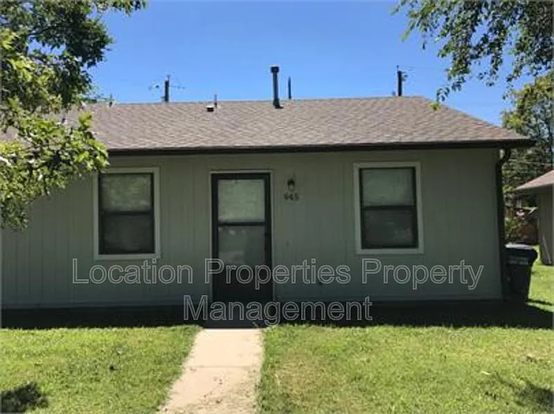 2 bed, 1.0 bath, 900 sqft, $1,095 — Photo 2