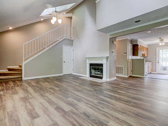 4th image of 804 Olde Pioneer Trl APT 157