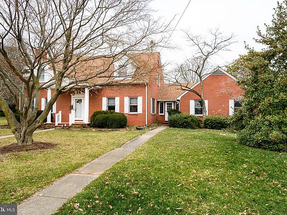2nd image of 201 Greenwood Ave