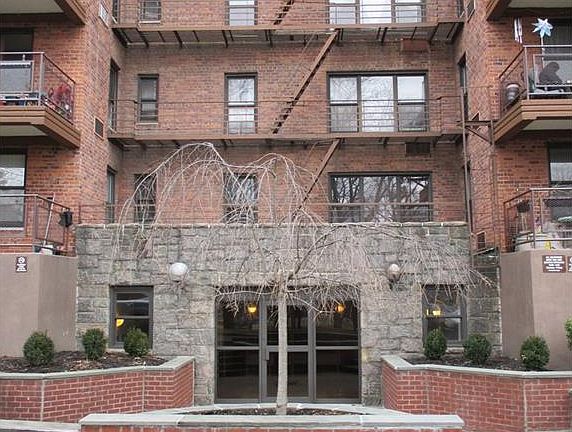 2nd image of 117 S Highland Ave #1J