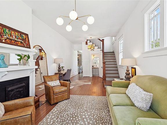 3rd image of 2728 General Pershing St