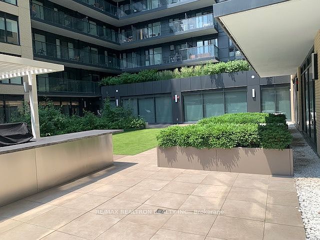 1st image of 543 Richmond St W #402